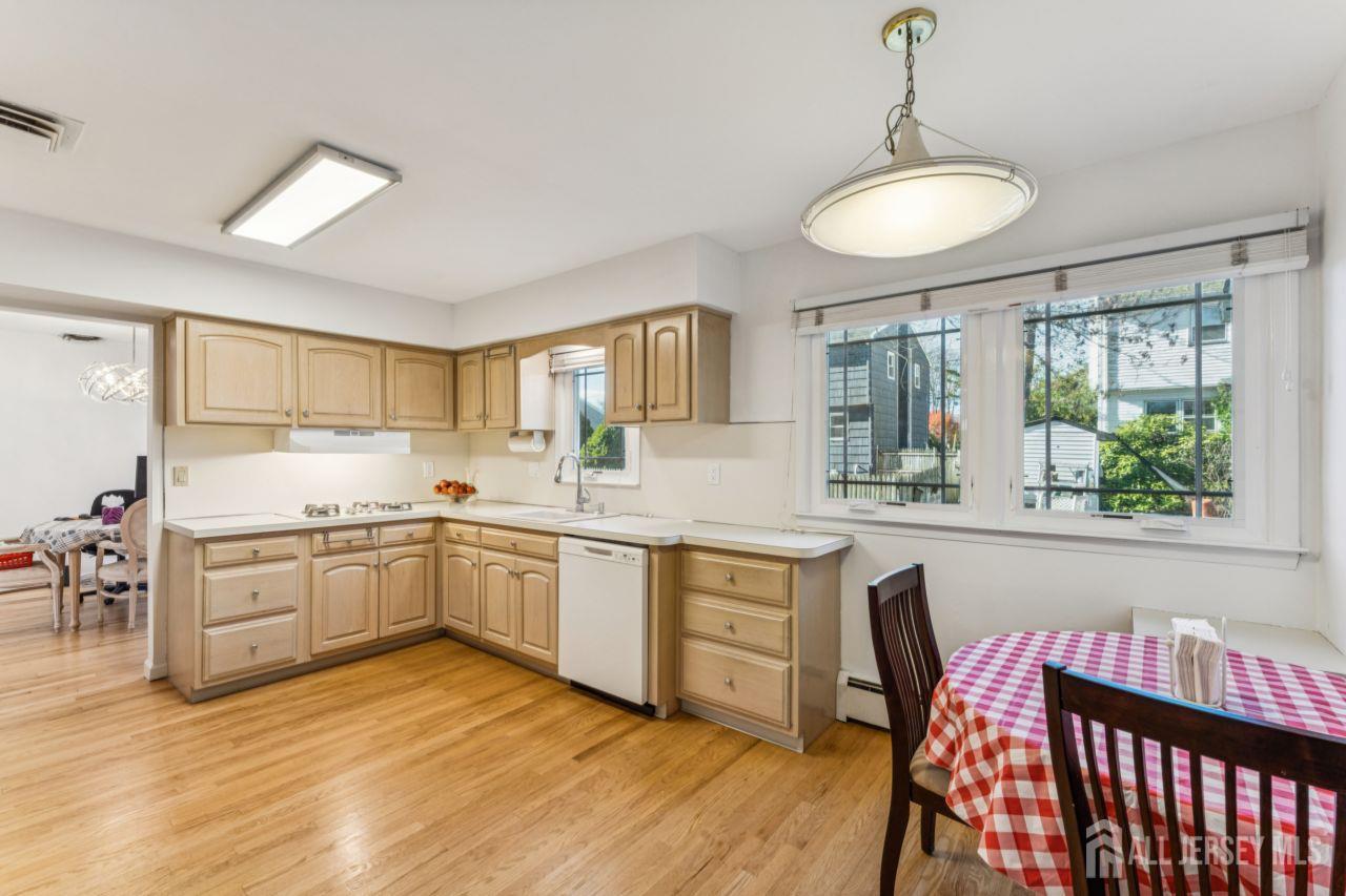 8 Periwinkle Place, Colonia, NJ, 07067