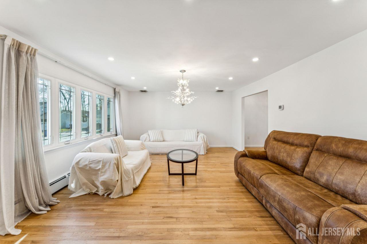 8 Periwinkle Place, Colonia, NJ, 07067