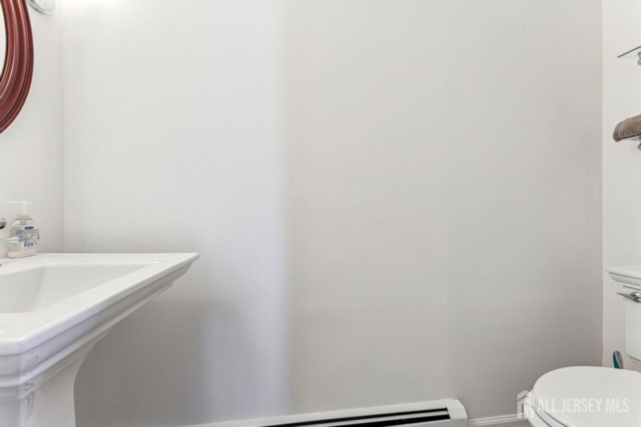 8 Periwinkle Place, Colonia, NJ, 07067