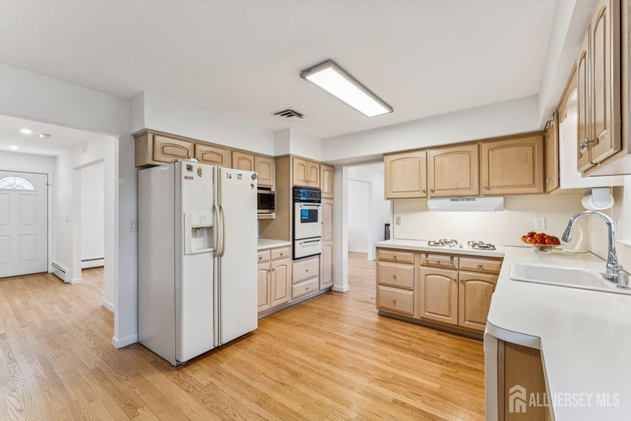 8 Periwinkle Place, Colonia, NJ, 07067