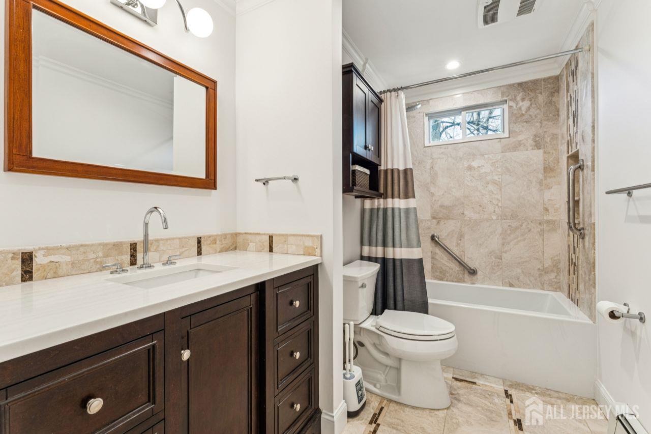 8 Periwinkle Place, Colonia, NJ, 07067