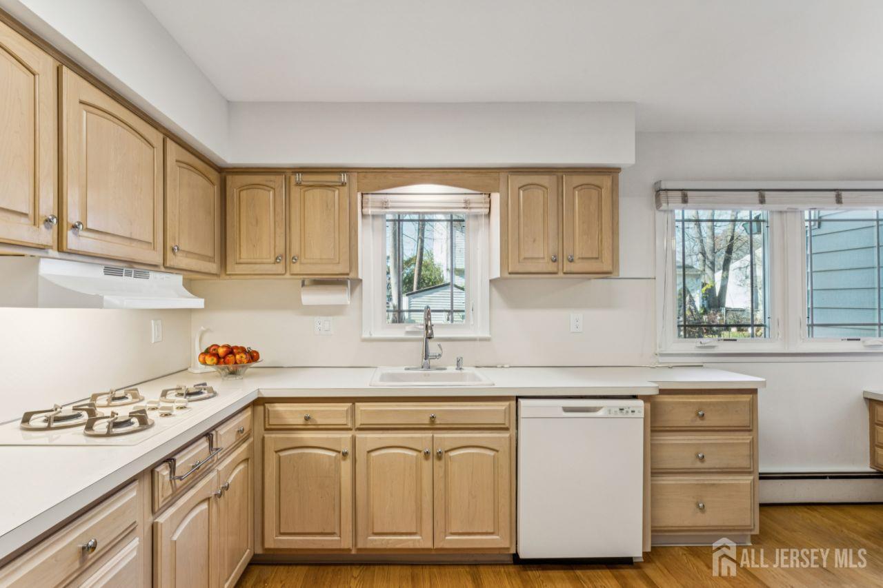 8 Periwinkle Place, Colonia, NJ, 07067