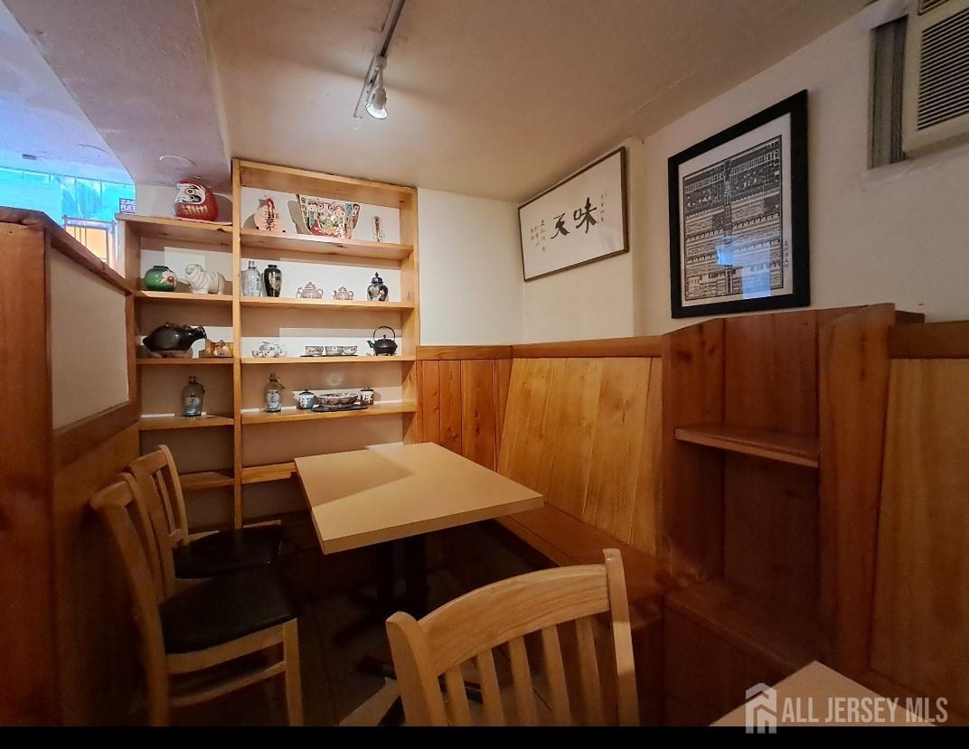 0 W 11 Chambers, Princeton, NJ, 08542