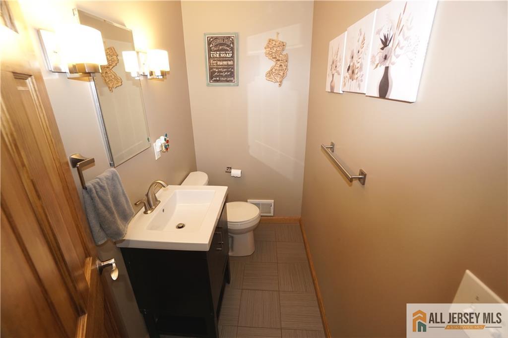 40 W Hill Road, Colonia, NJ, 07067