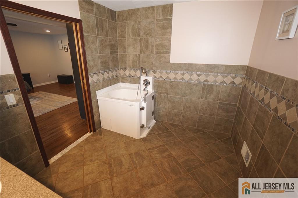 40 W Hill Road, Colonia, NJ, 07067