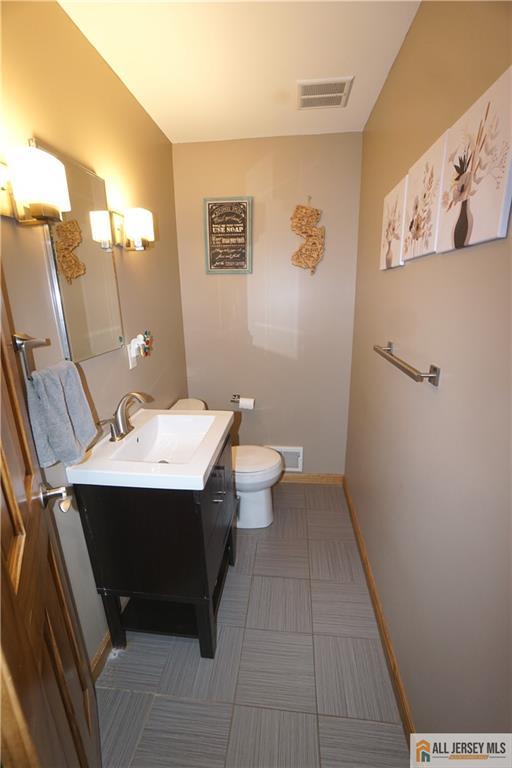 40 W Hill Road, Colonia, NJ, 07067