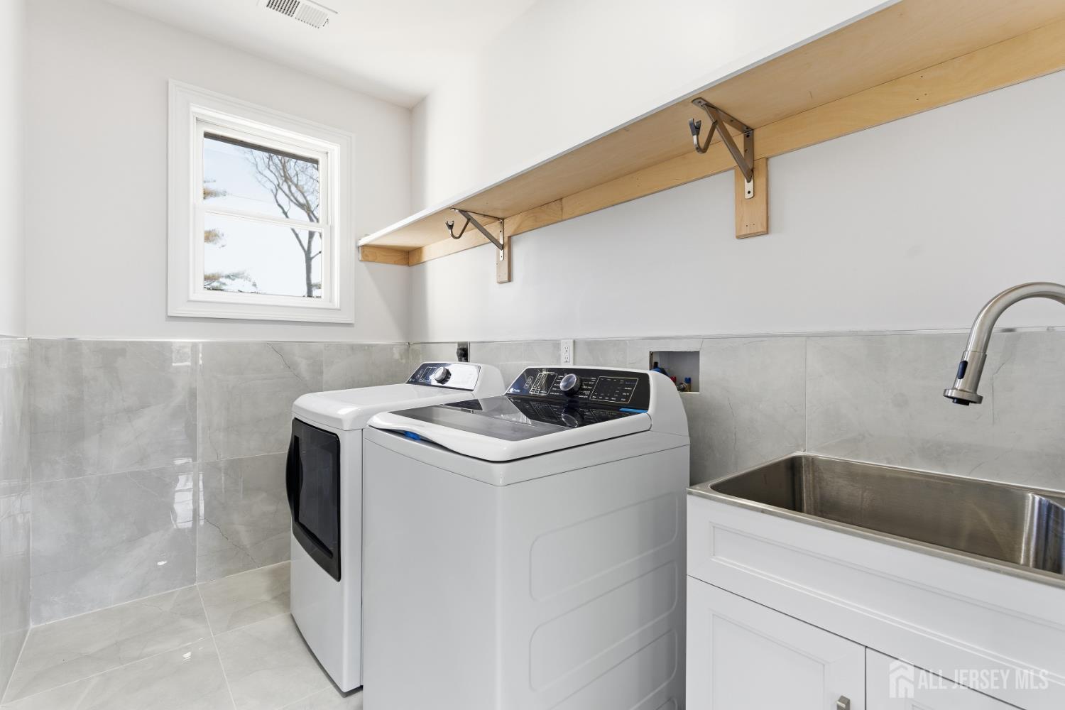 4 Hemlock Drive, Edison, NJ, 08820