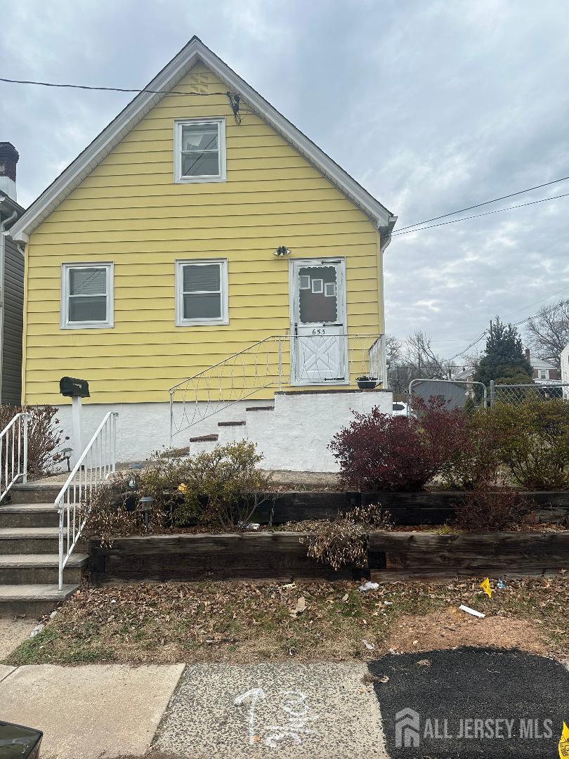 Photo of 653 Raritan Avenue