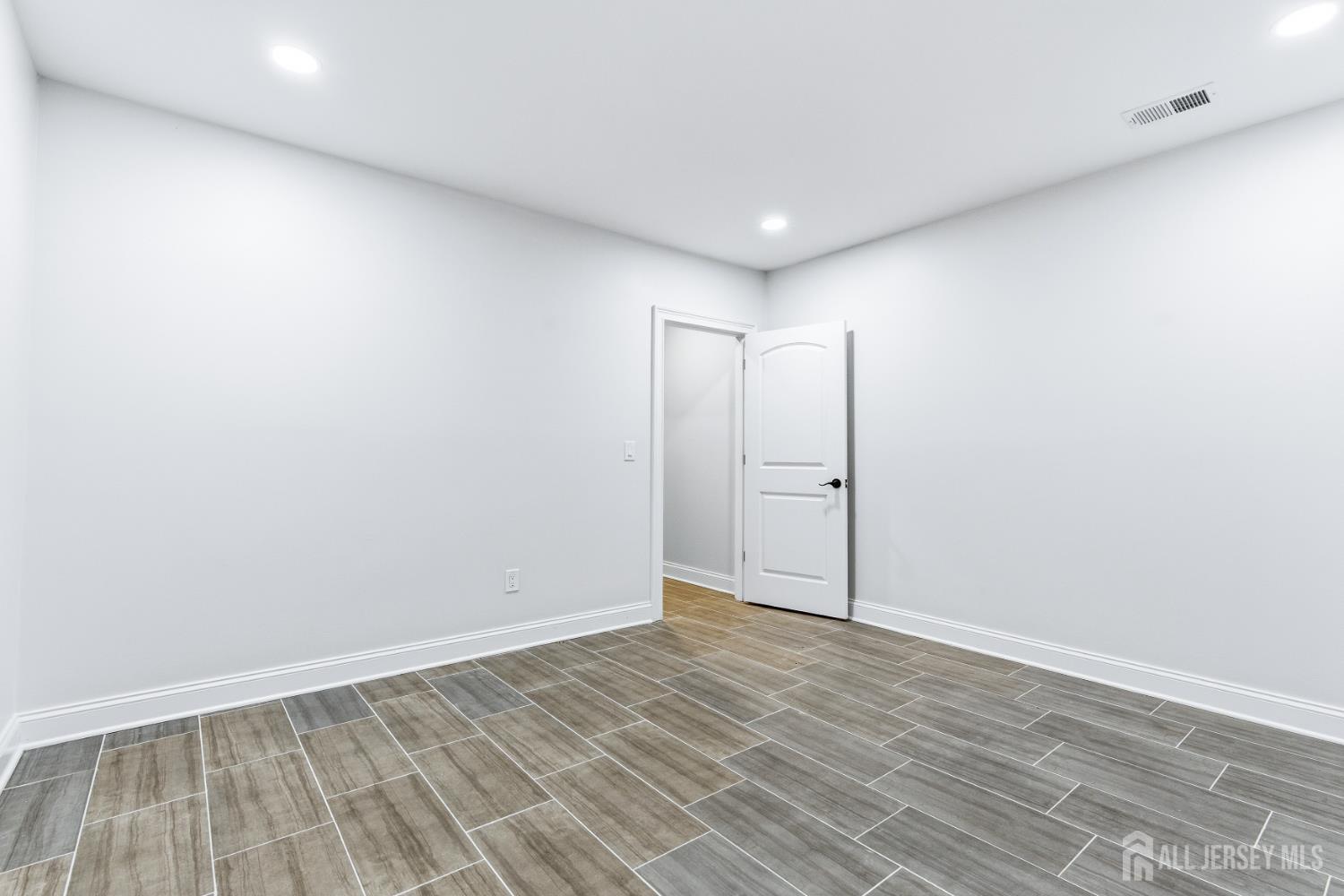 4 Hemlock Drive, Edison, NJ, 08820