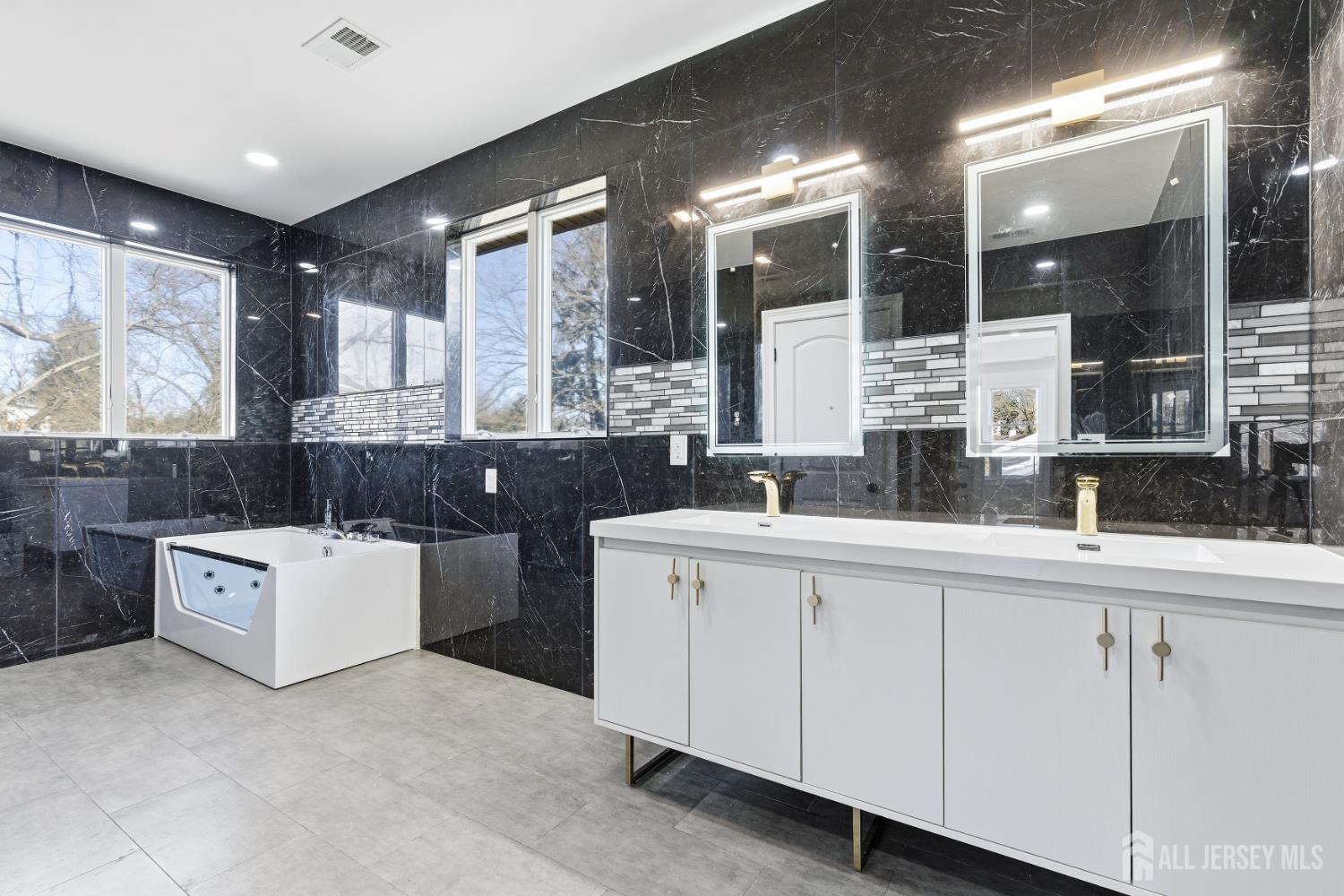 4 Hemlock Drive, Edison, NJ, 08820