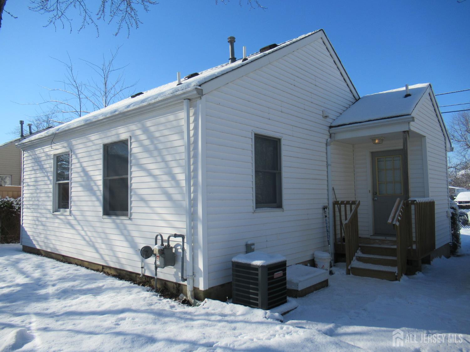 38 Eisenhower Drive, Sayreville, NJ, 08872