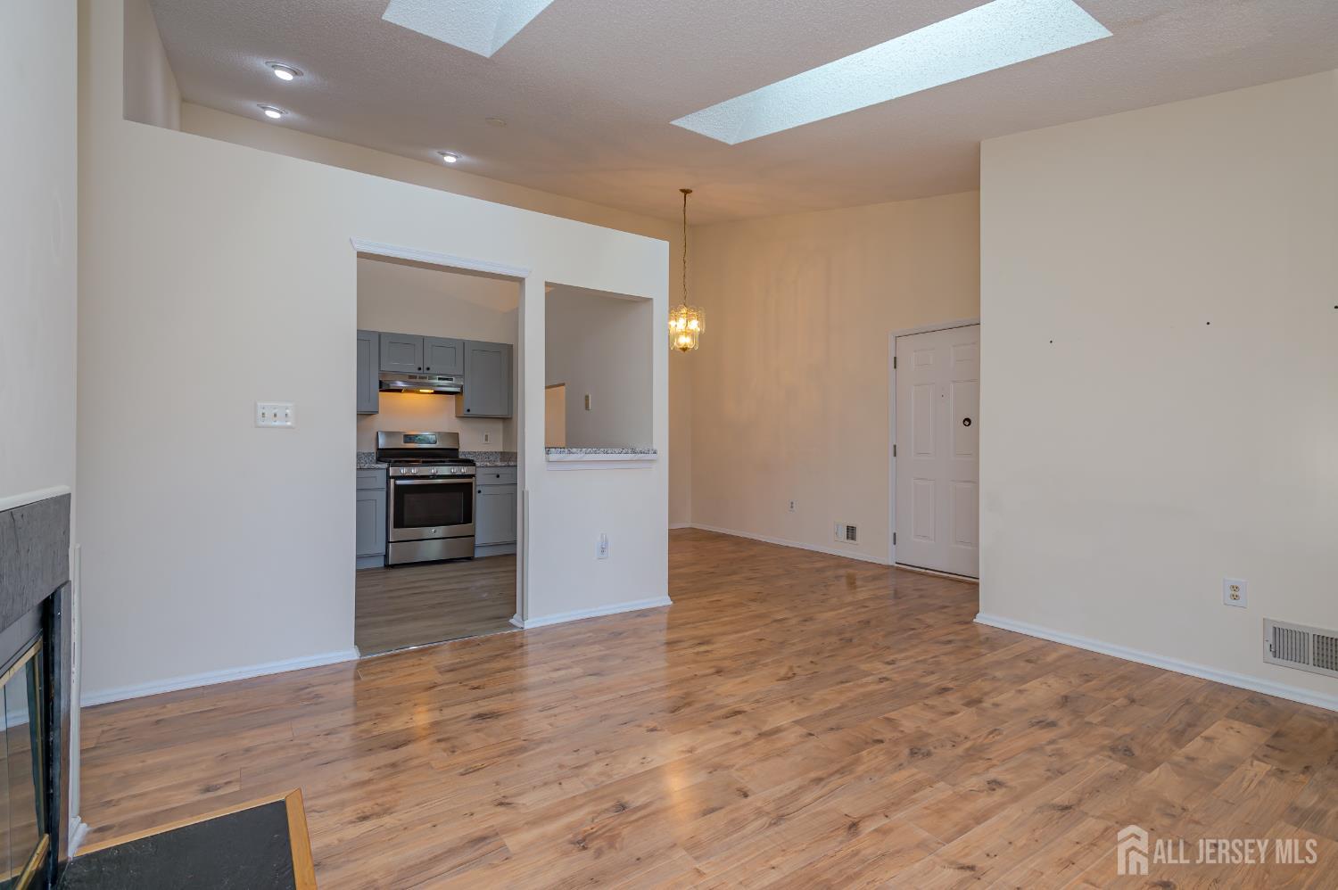 29 Amberly, Franklin, NJ, 08823