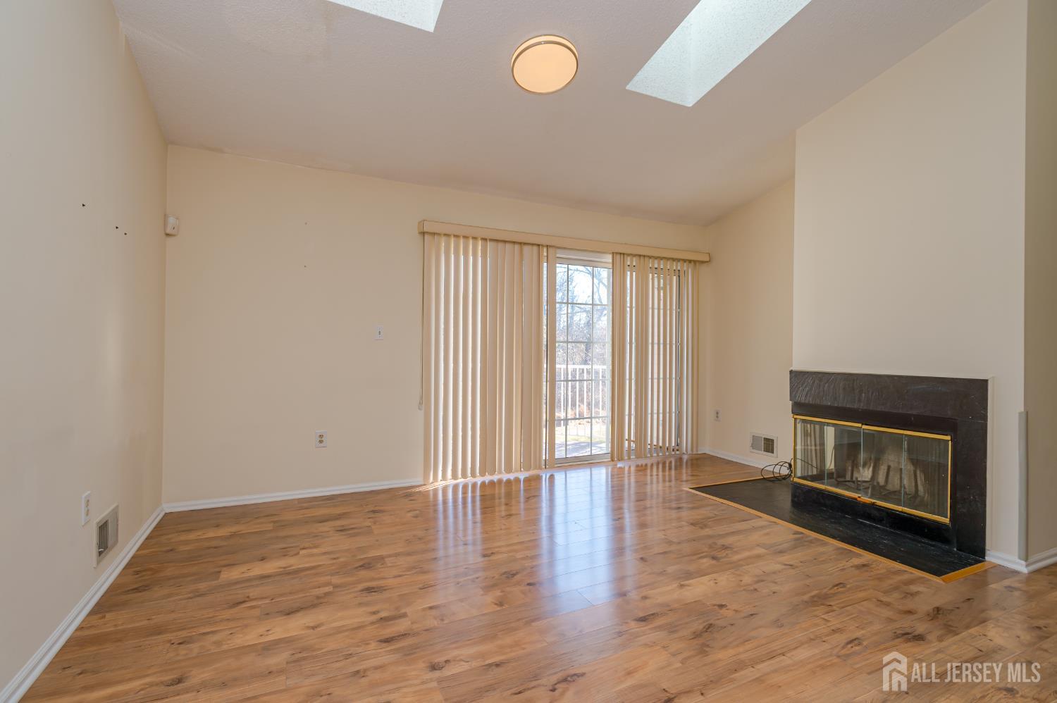 29 Amberly, Franklin, NJ, 08823