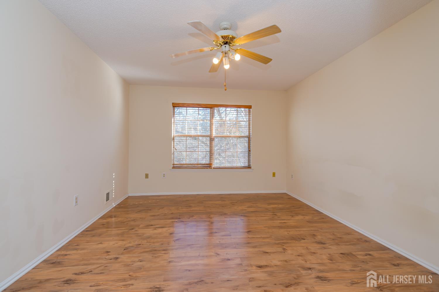 29 Amberly, Franklin, NJ, 08823