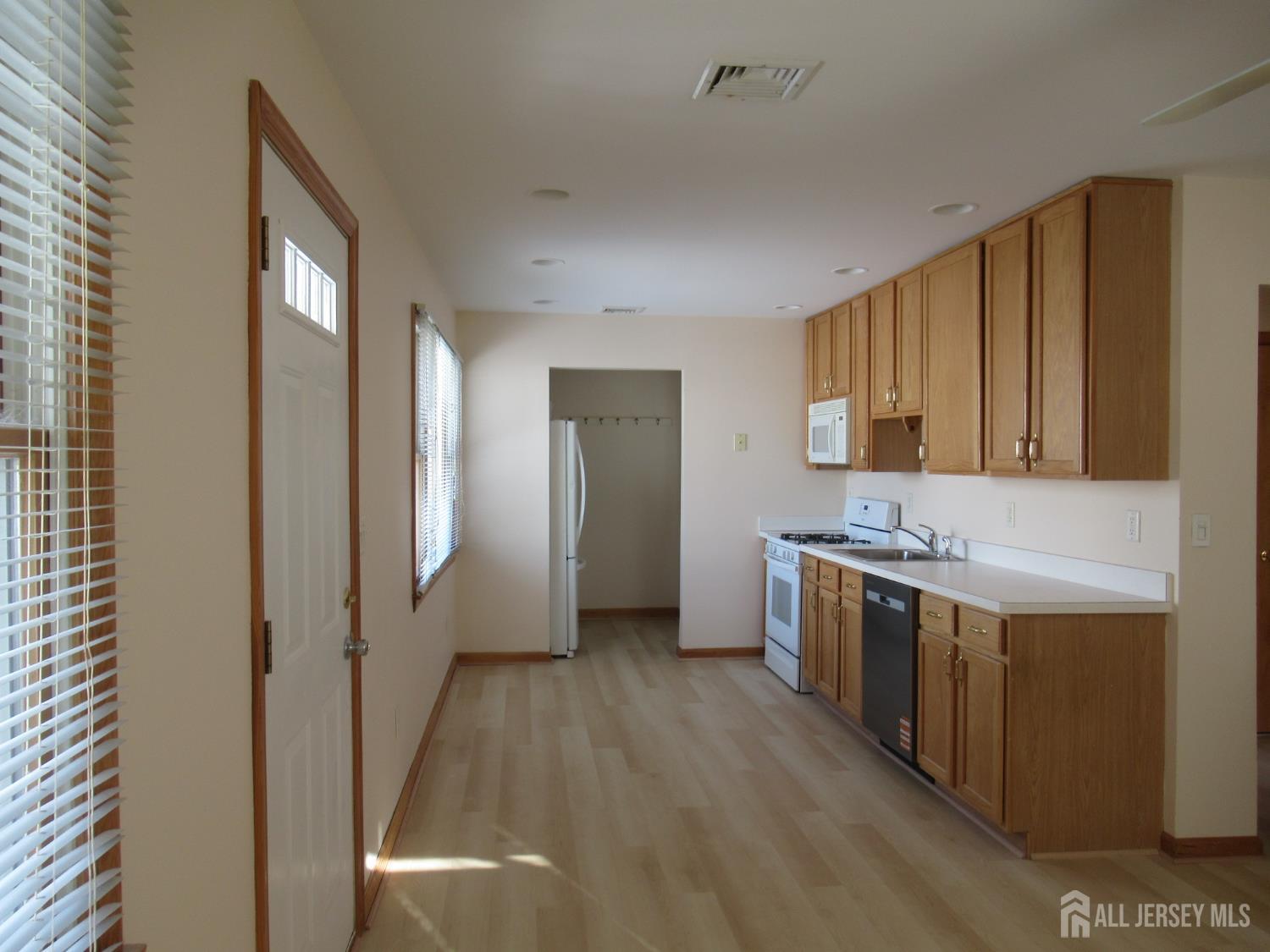 38 Eisenhower Drive, Sayreville, NJ, 08872