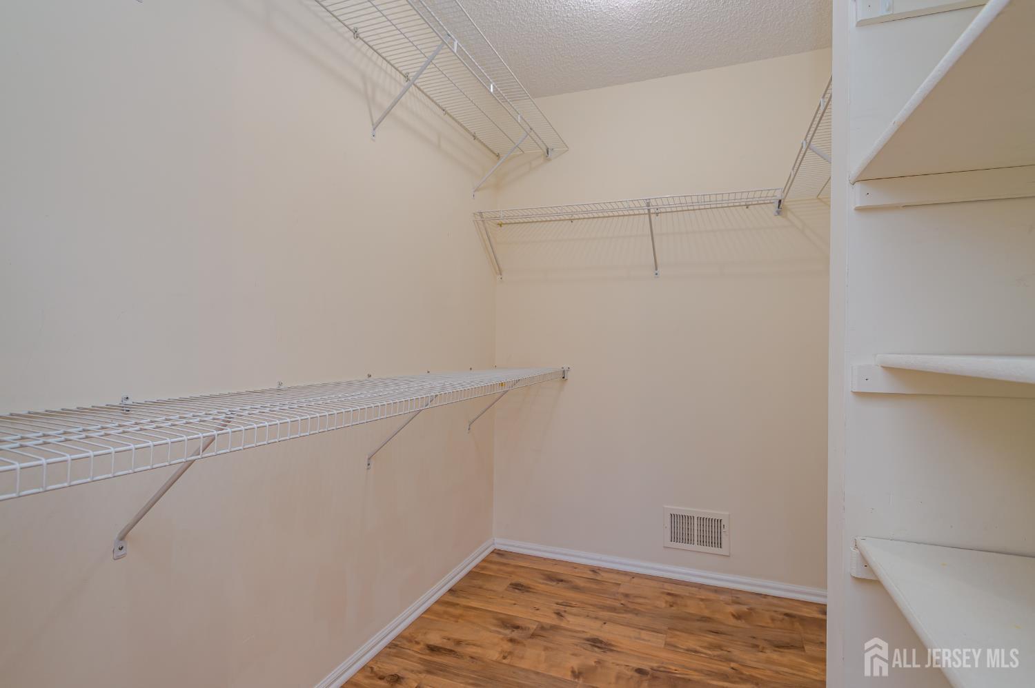 29 Amberly, Franklin, NJ, 08823