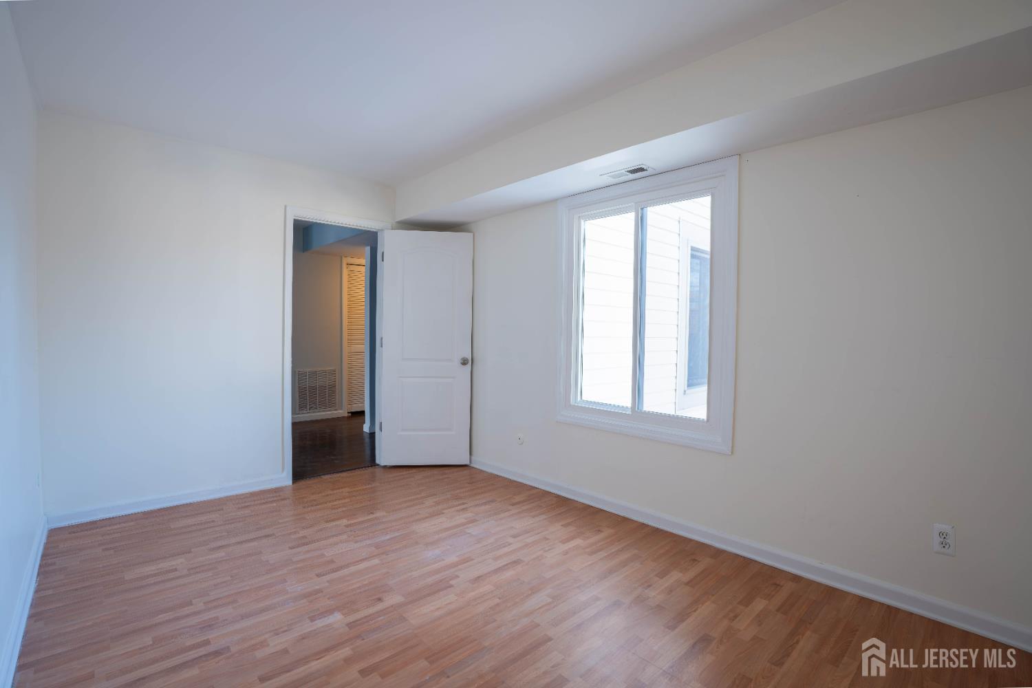 2-Z Avon, East Windsor, NJ, 08520