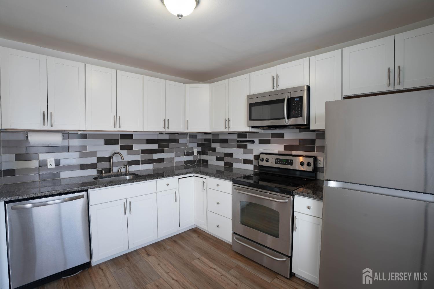 2-Z Avon, East Windsor, NJ, 08520