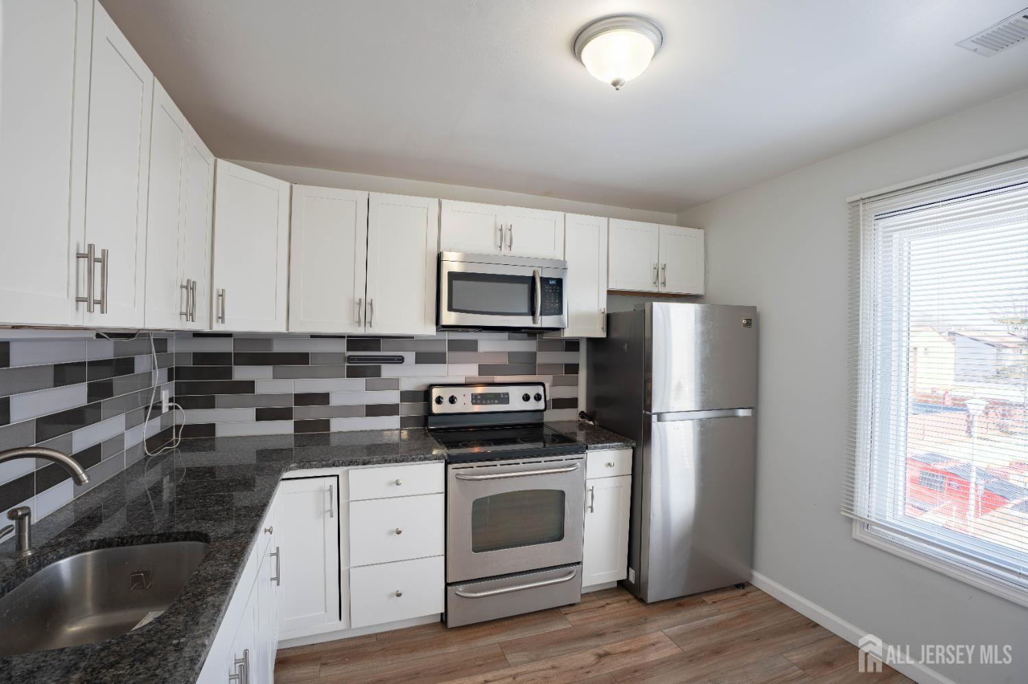 2-Z Avon, East Windsor, NJ, 08520