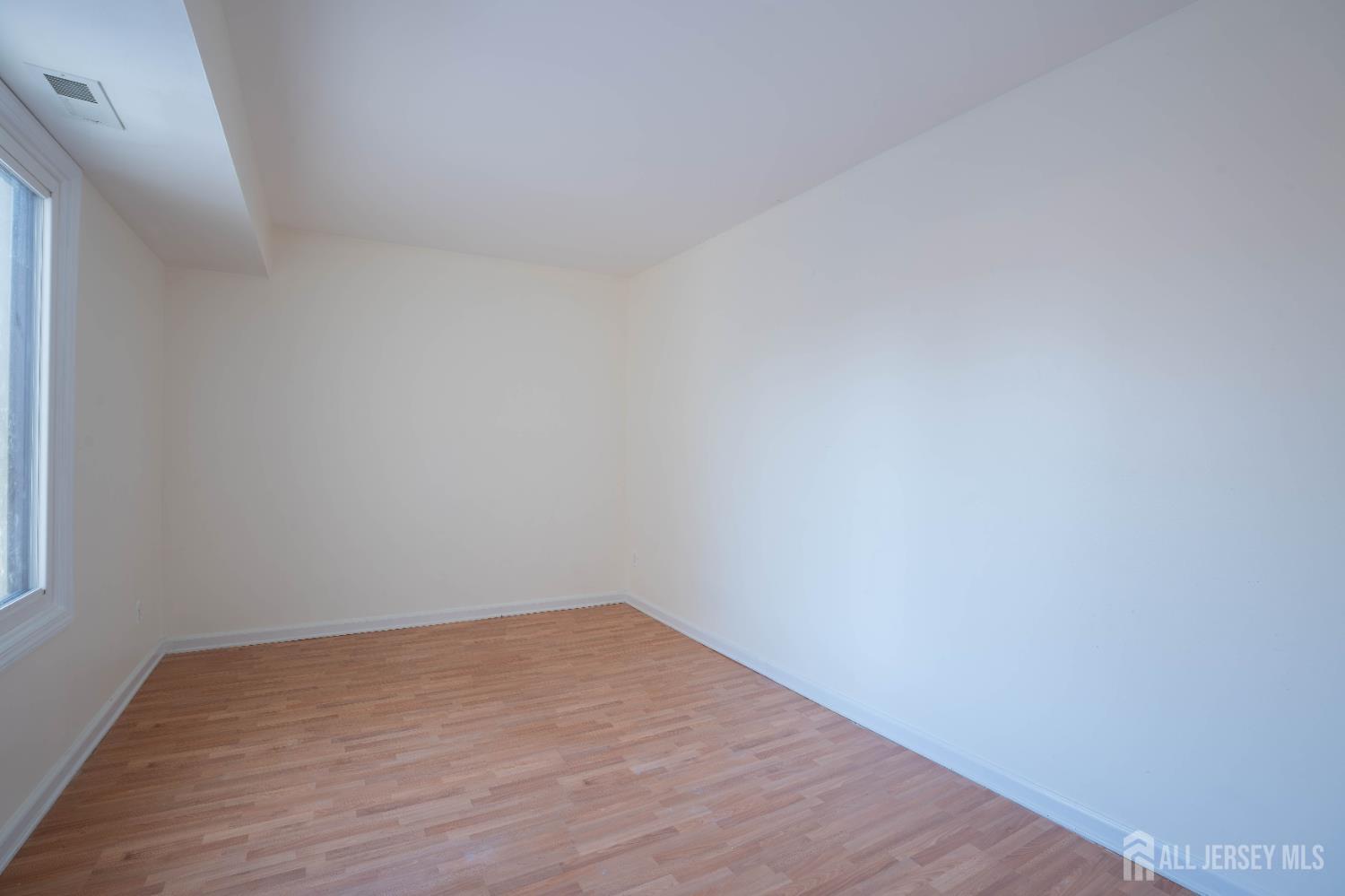 2-Z Avon, East Windsor, NJ, 08520