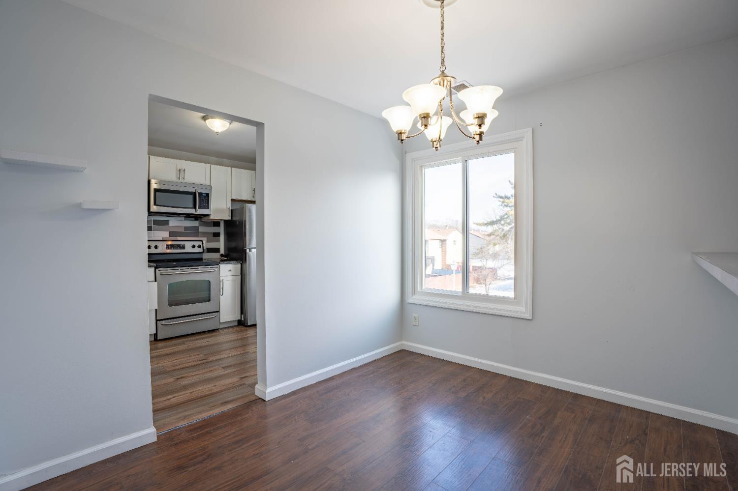 2-Z Avon, East Windsor, NJ, 08520