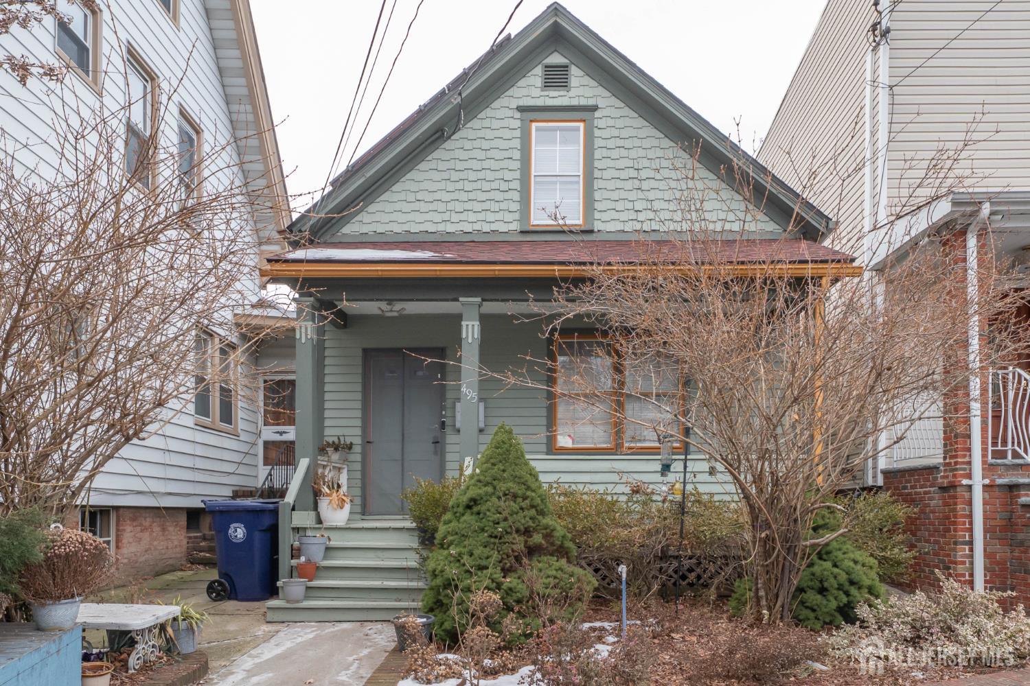 Photo of 495 Amboy Avenue