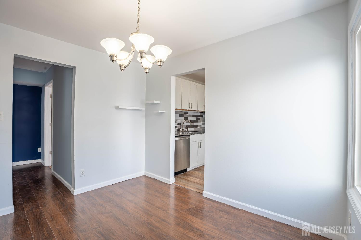 2-Z Avon, East Windsor, NJ, 08520