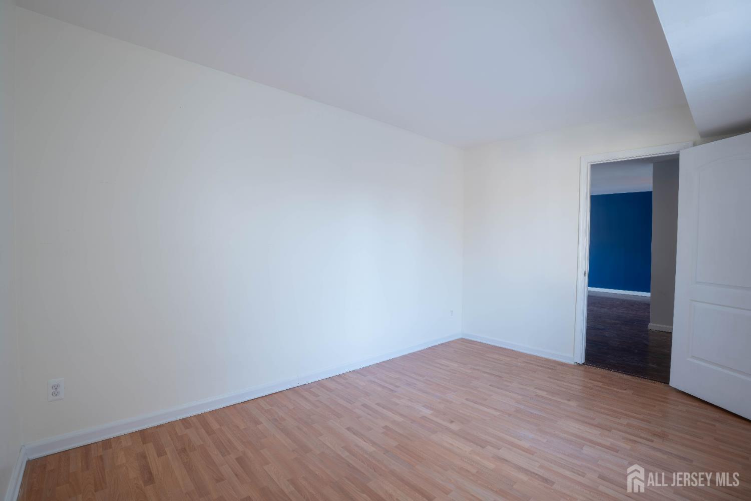 2-Z Avon, East Windsor, NJ, 08520