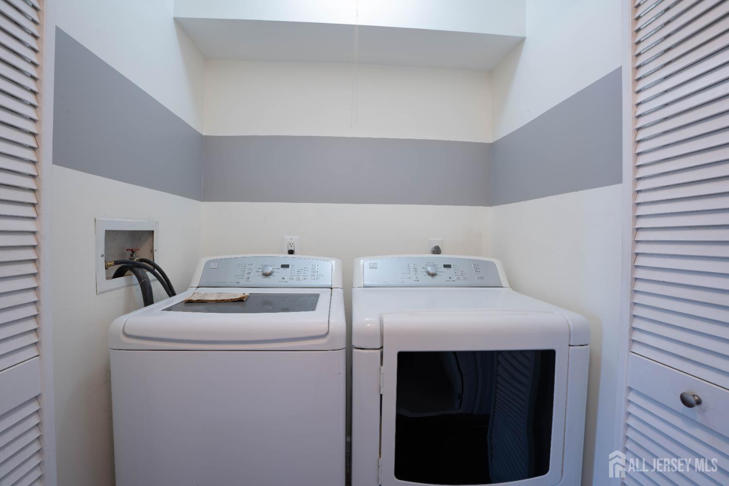 2-Z Avon, East Windsor, NJ, 08520