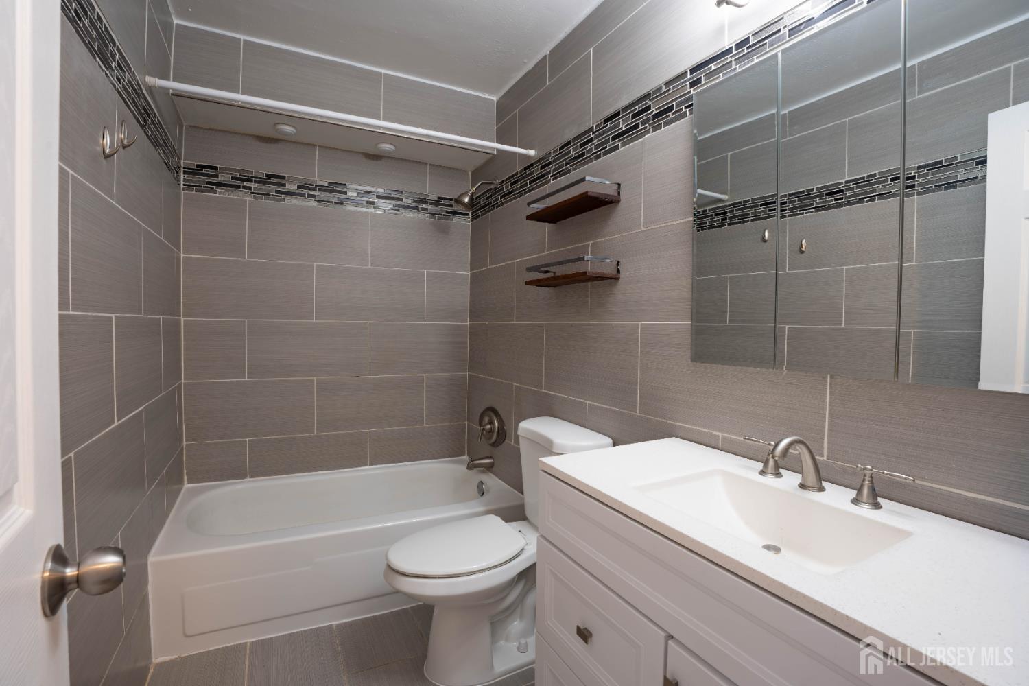 2-Z Avon, East Windsor, NJ, 08520