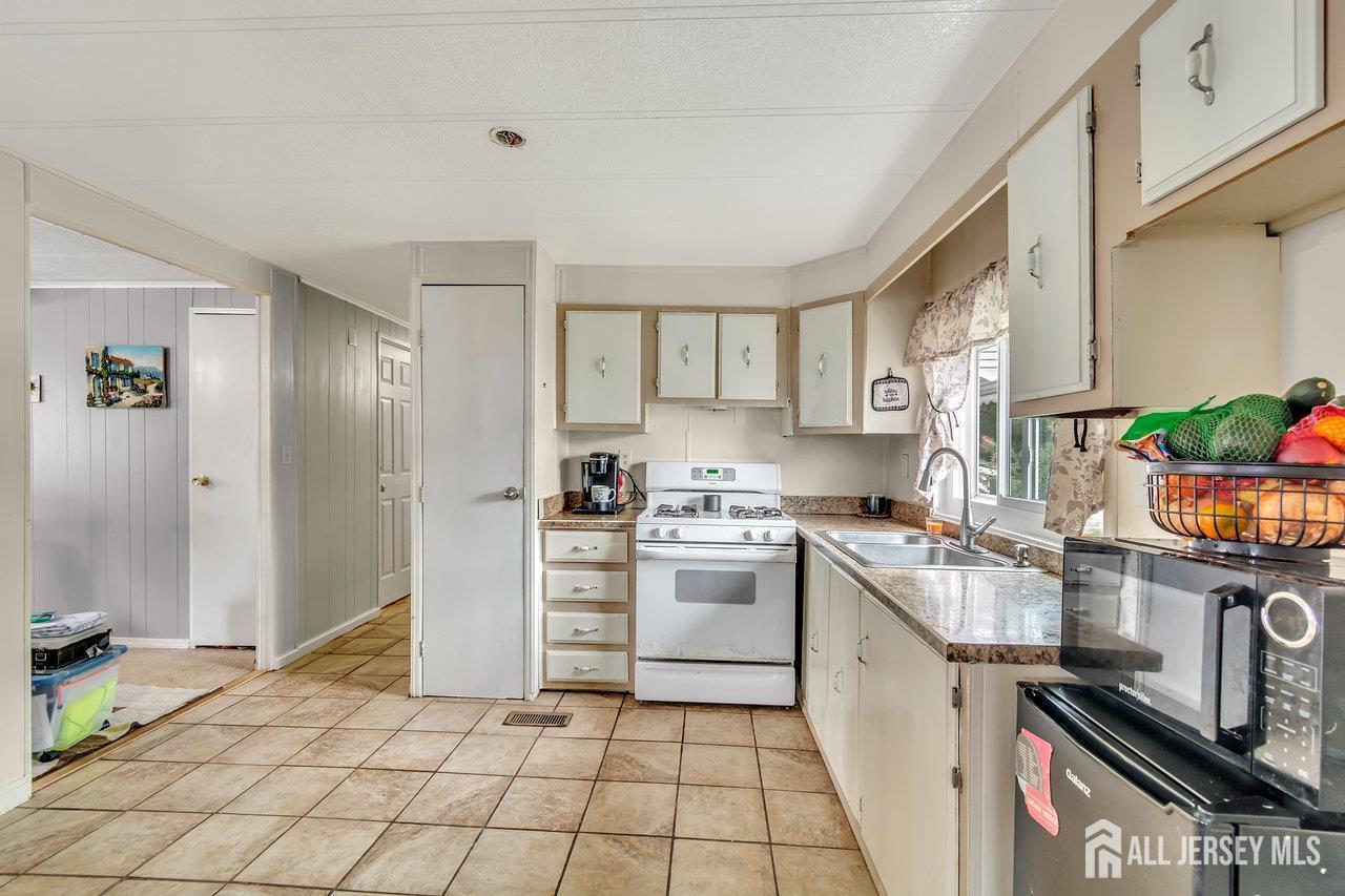 139 W Village, Spotswood, NJ, 08884