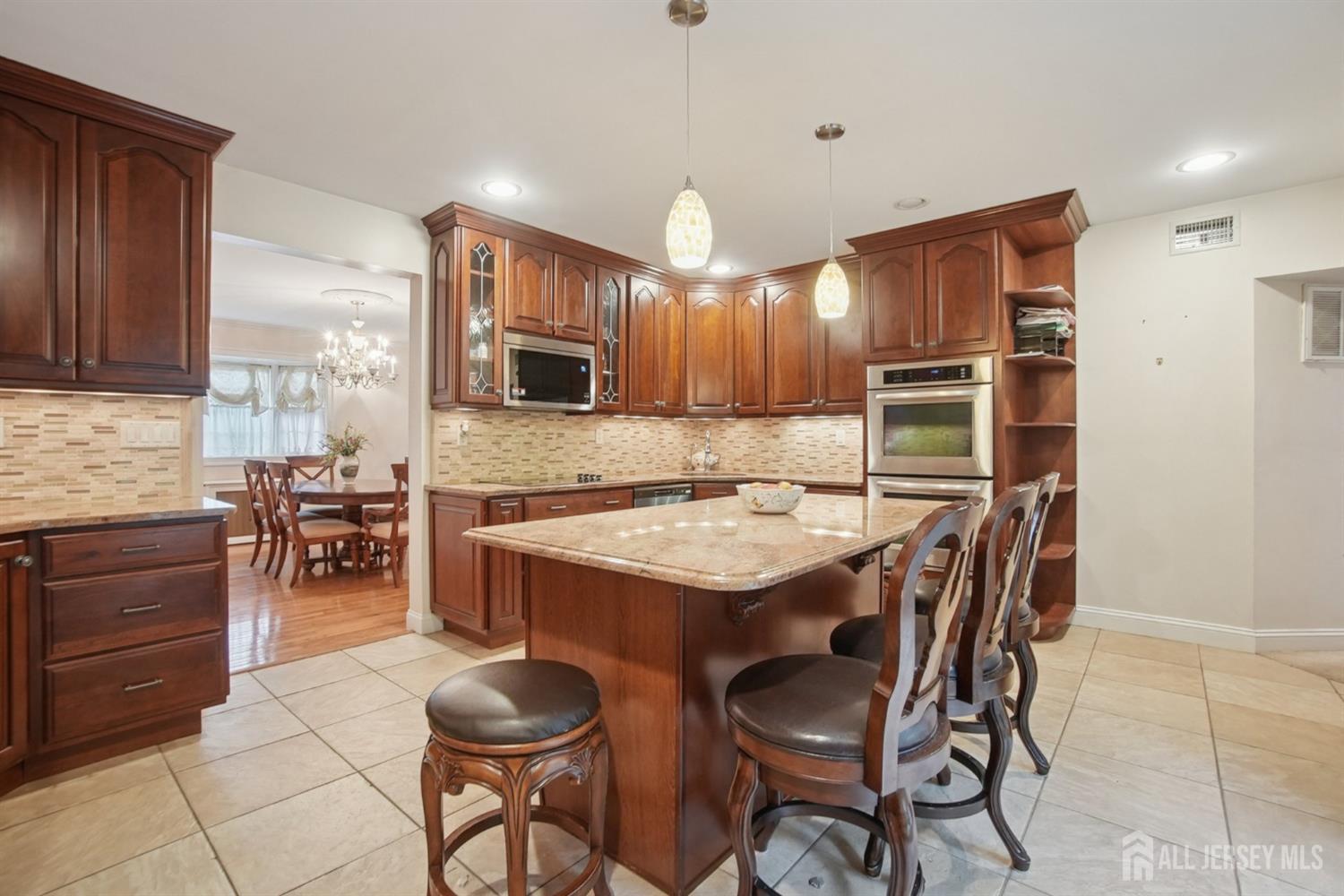 12 Edgewood, Edison, NJ, 08820