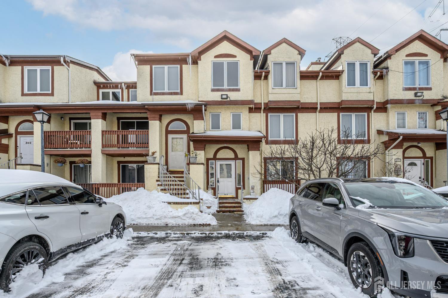 Homes for sale in Woodbridge Proper, NJ | 303 Michaels Ct, Woodbridge Proper, NJ 07095 | MLS# 2610084R