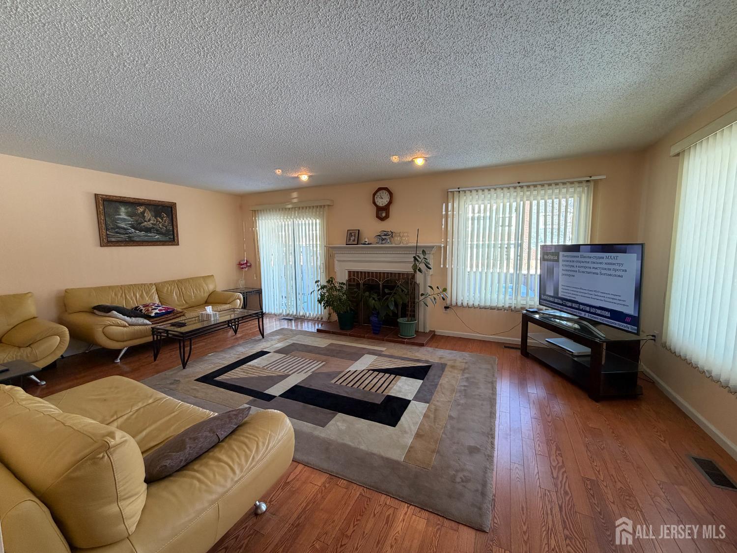 Homes for sale in South Brunswick, NJ | 76 Regal Dr, South Brunswick, NJ 08852 | MLS# 2610308R