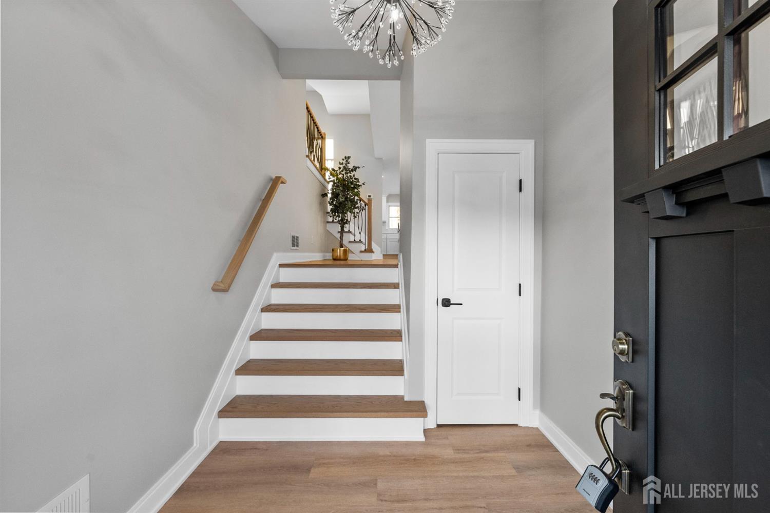 Homes for sale in Colonia, NJ | 64 S Cliff Rd, Colonia, NJ 07067 | MLS# 2610327R