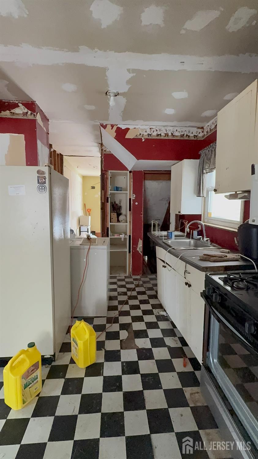 Homes for sale in Bayonne, NJ | 39 W 40 St, Bayonne, NJ 07002 | MLS# 2610411R