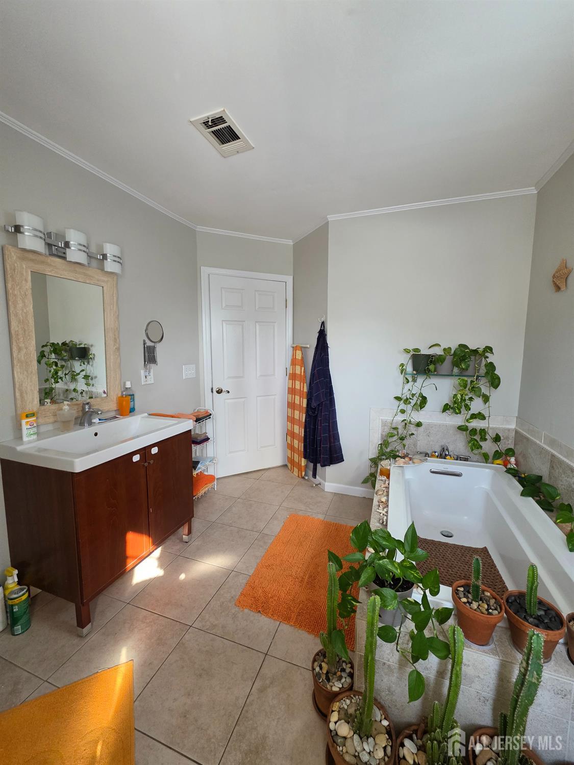 25 Columbia, Trenton, NJ, 08618