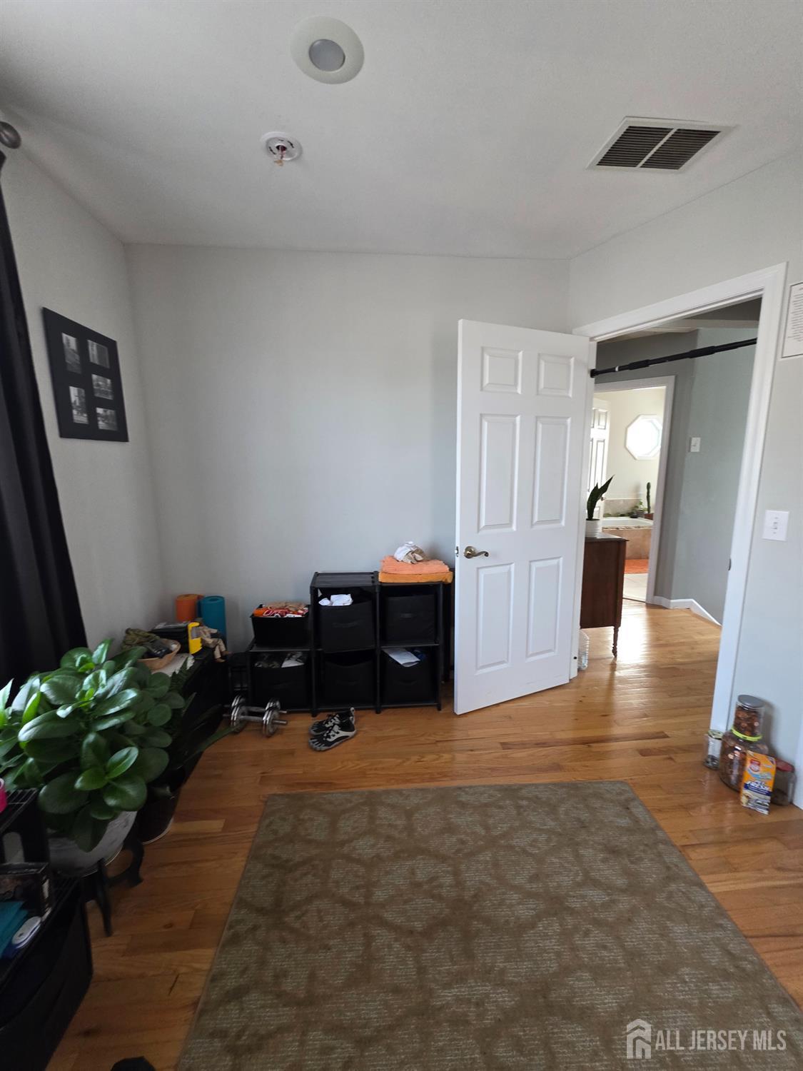 25 Columbia, Trenton, NJ, 08618