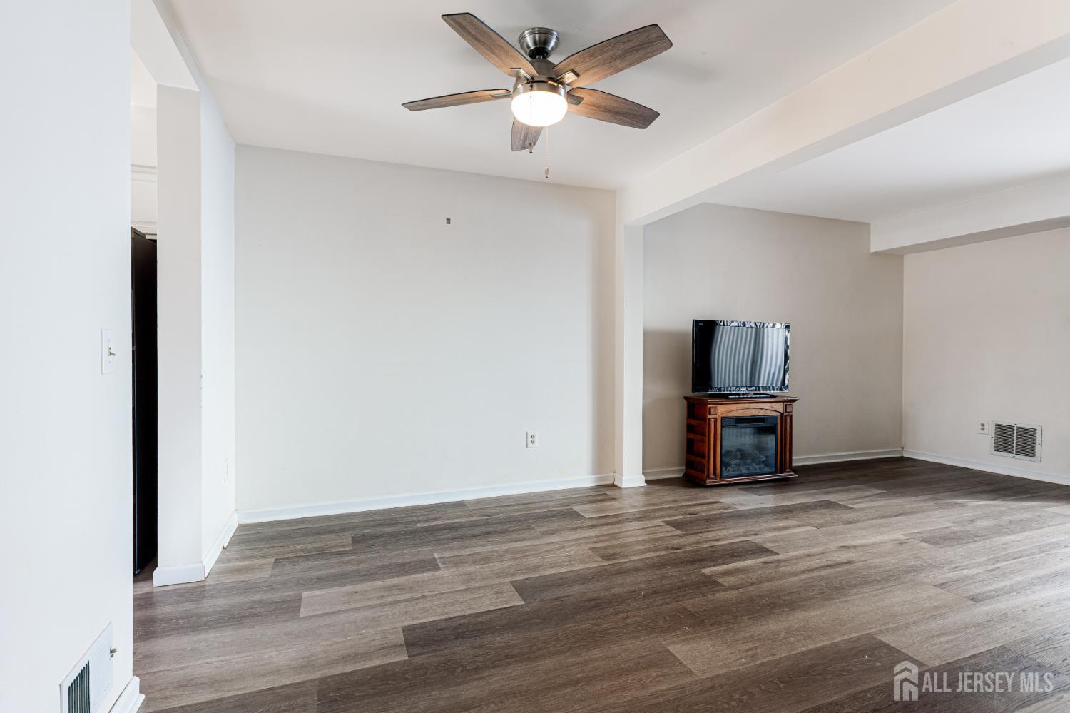 Homes for sale in Manville, NJ | 11 Kyle St, Manville, NJ 08835 | MLS# 2610326R