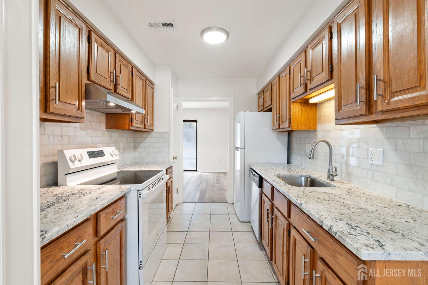 Homes for sale in Franklin Twsp, NJ | 127 Hampton Ct, Franklin Twsp, NJ 08873 | MLS# 2610434R