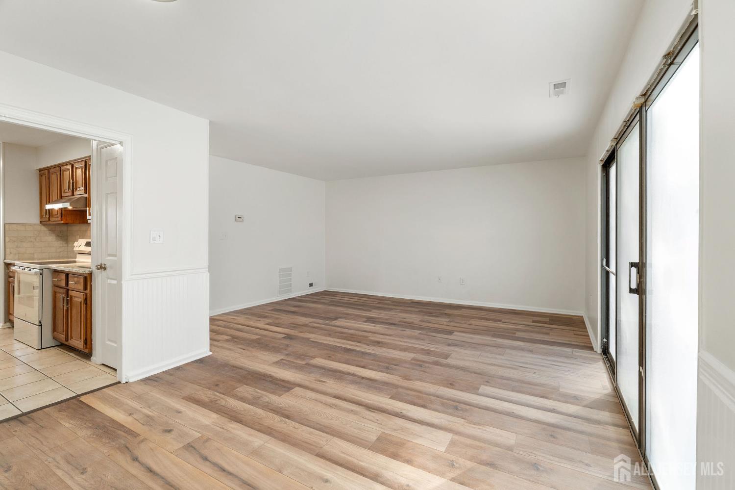 Homes for sale in Franklin Twsp, NJ | 127 Hampton Ct, Franklin Twsp, NJ 08873 | MLS# 2610434R