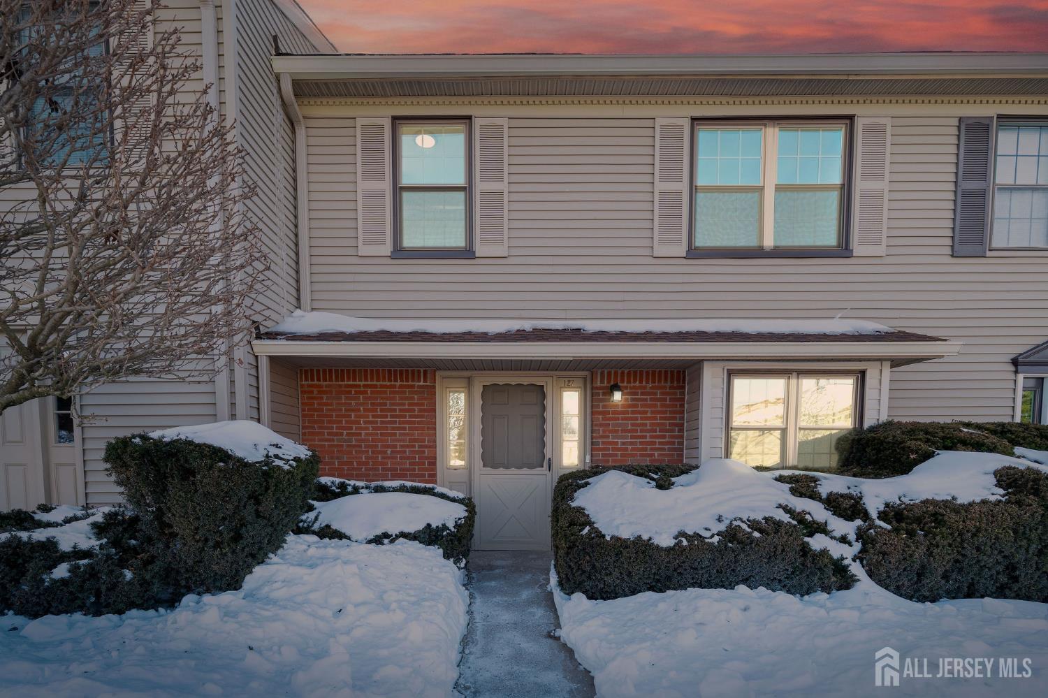 Homes for sale in Franklin Twsp, NJ | 127 Hampton Ct, Franklin Twsp, NJ 08873 | MLS# 2610434R