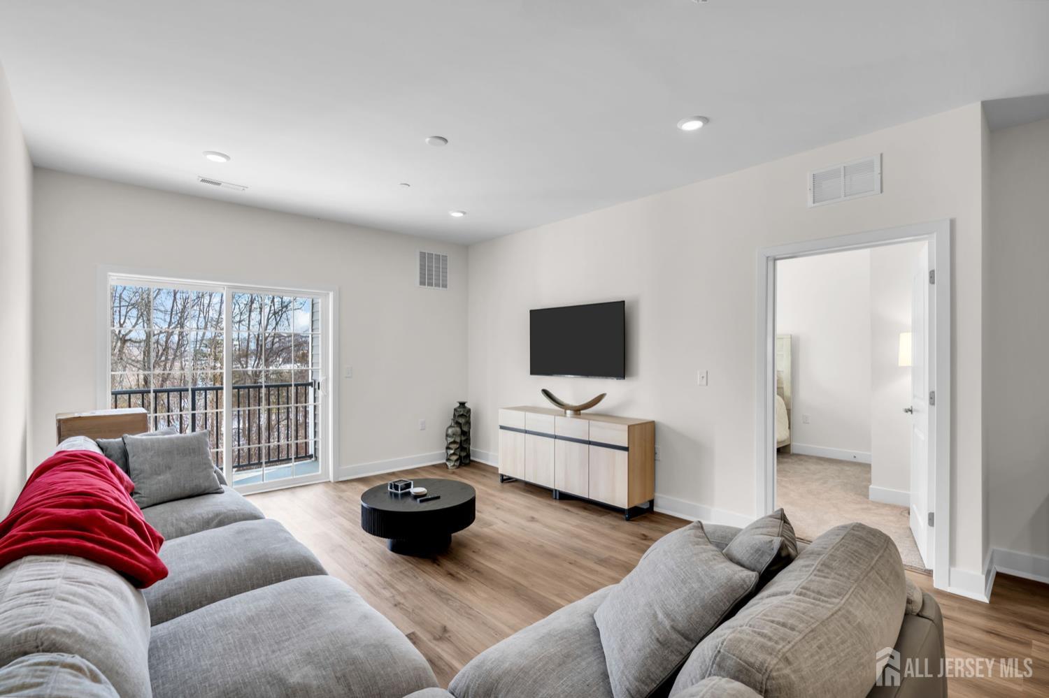 345 Kaplan, Hackensack, NJ, 07601