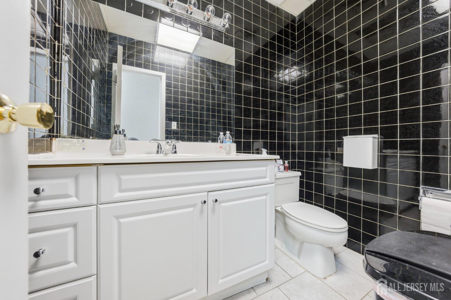 1245 US-1 UNIT 1L, Edison, NJ, 08837