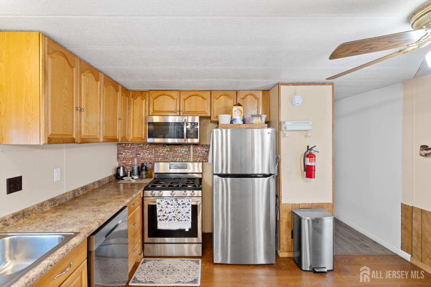 28 Dickens, North Brunswick, NJ, 08902