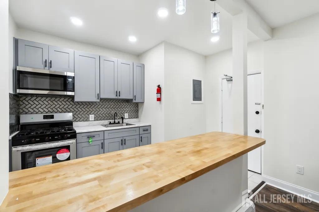 29 S S 2nd, Highland Park, NJ, 08904