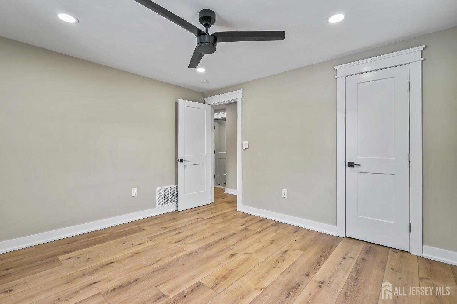 820 front Street, Dunellen, NJ, 08812 820 front Street, Dunellen, NJ, 08812