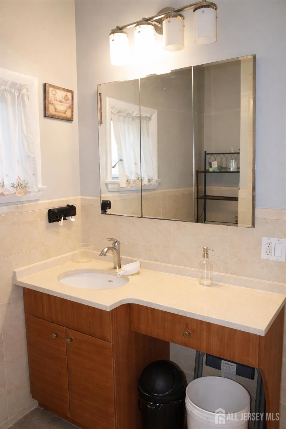 556 compton Avenue, Perth Amboy, NJ, 08861