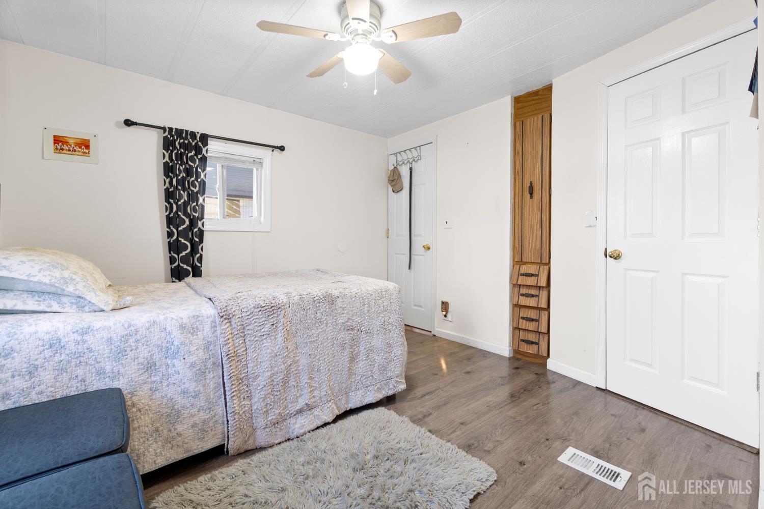 28 Dickens, North Brunswick, NJ, 08902