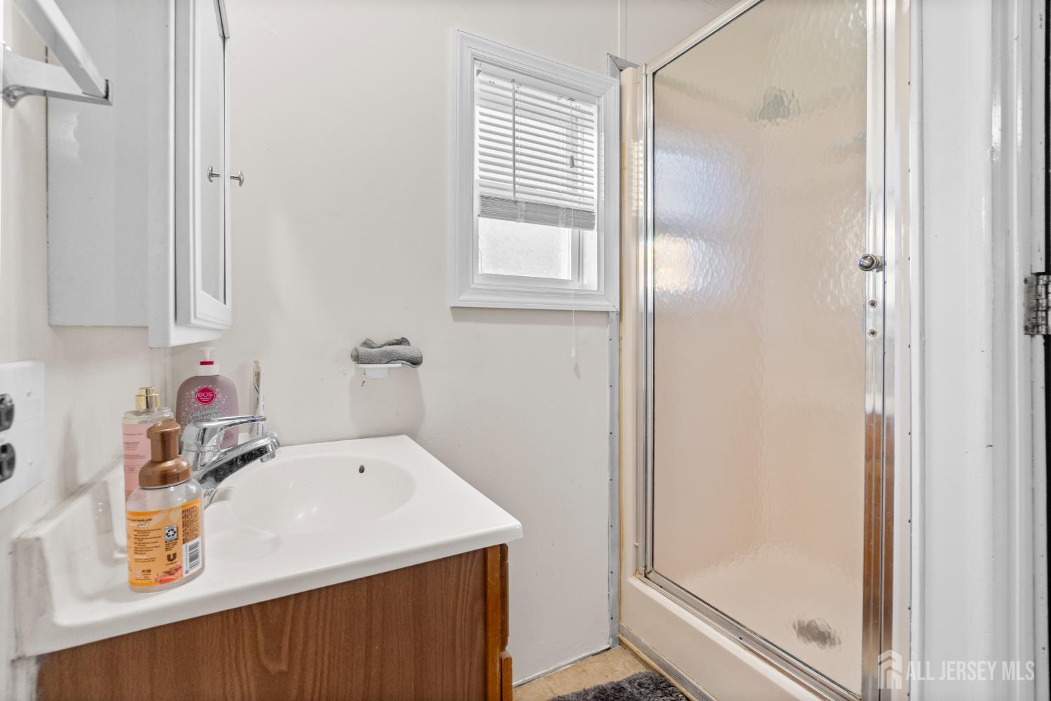 28 Dickens, North Brunswick, NJ, 08902